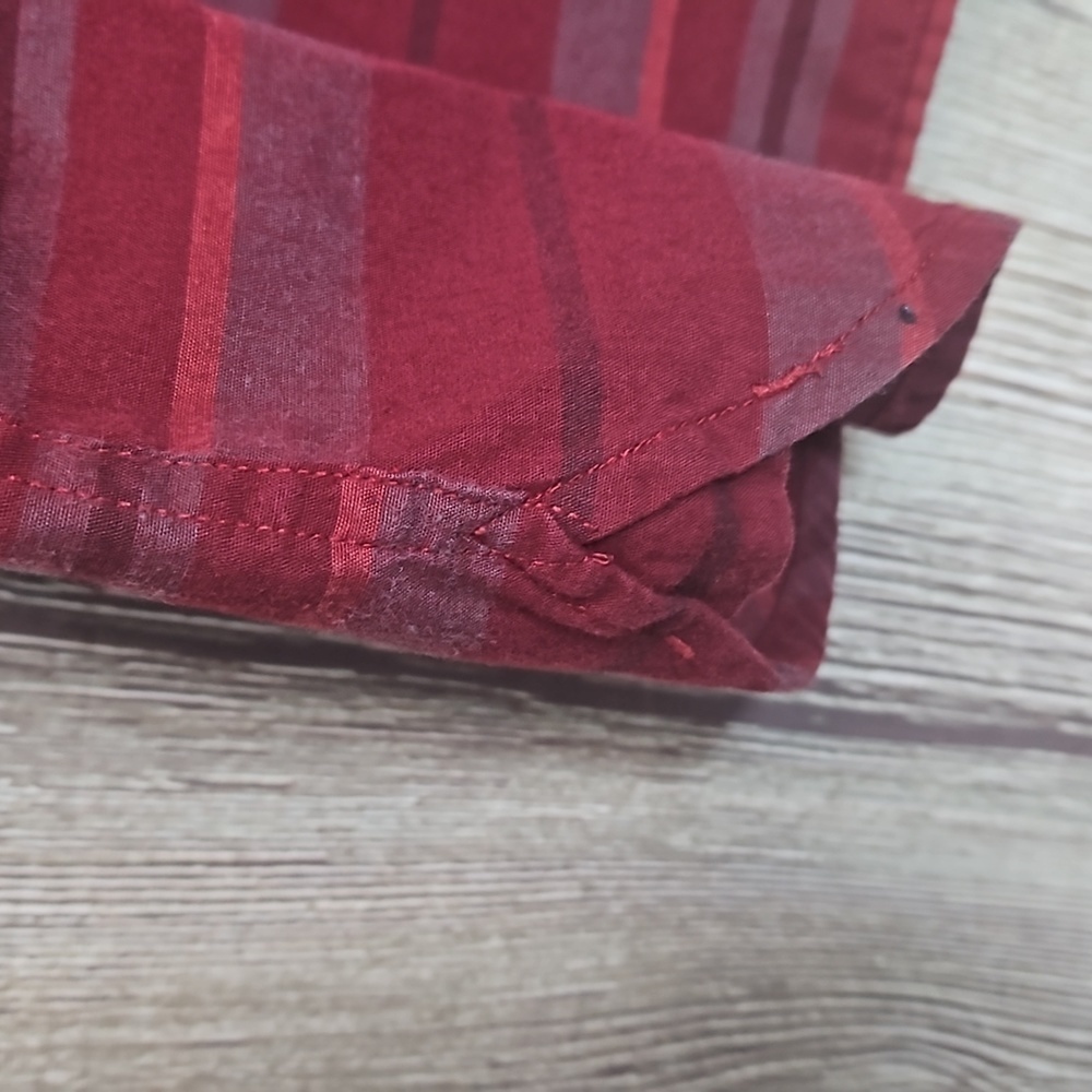 Levi’s Strauss Men’s button Down Shirt Sz L Red Striped - Picture 4 of 5